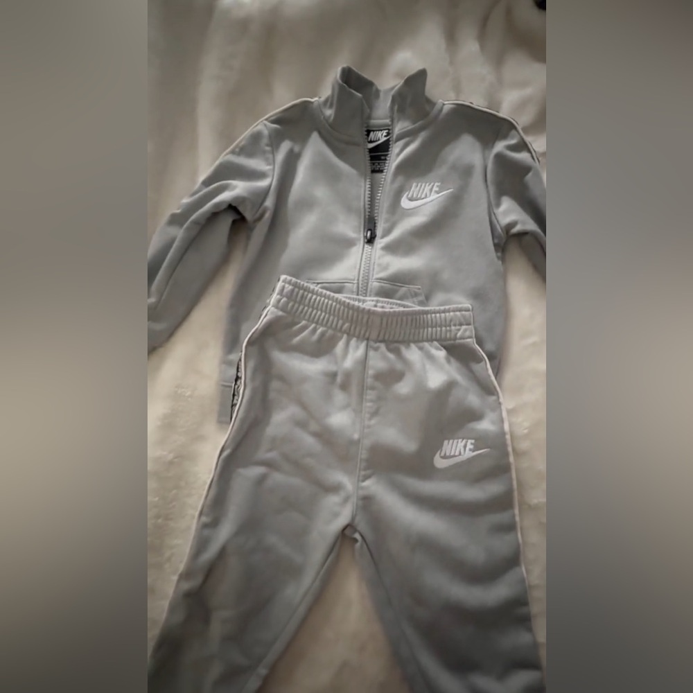 Nike gray zip-up toddler track suit Sz 18mo